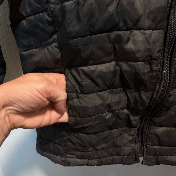 GAP Kids Boys CAMOUFLAGE Green Lightweight Puffer Jacket XS perfect for school - Picture 3 of 10